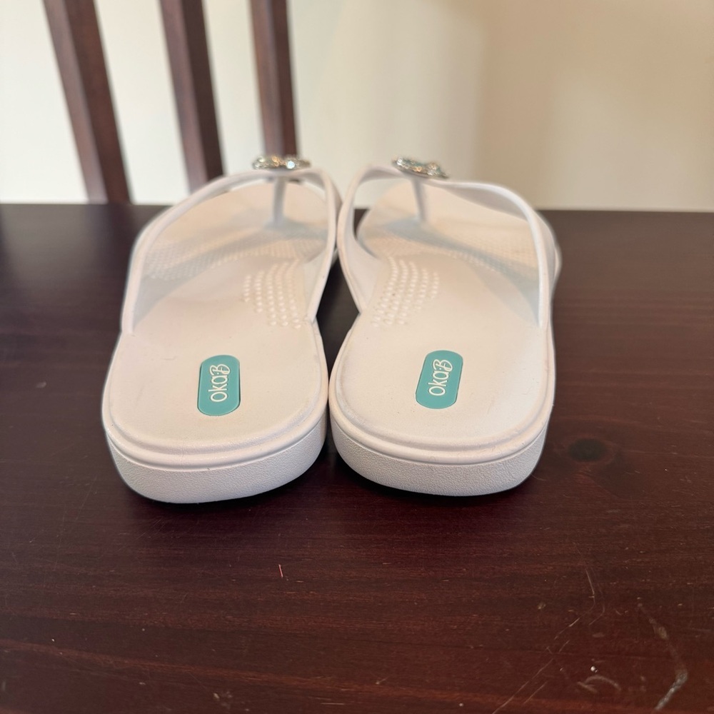Oka B White Dolphins flip flops size Large (10-11) - Picture 6 of 10